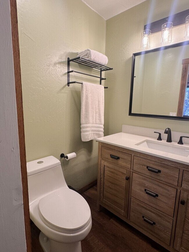 Building Photo - Charming 3-Bedroom, 2-Bath Home!