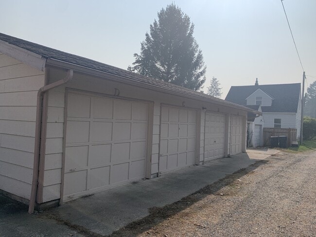 Building Photo - 908 Liberty St