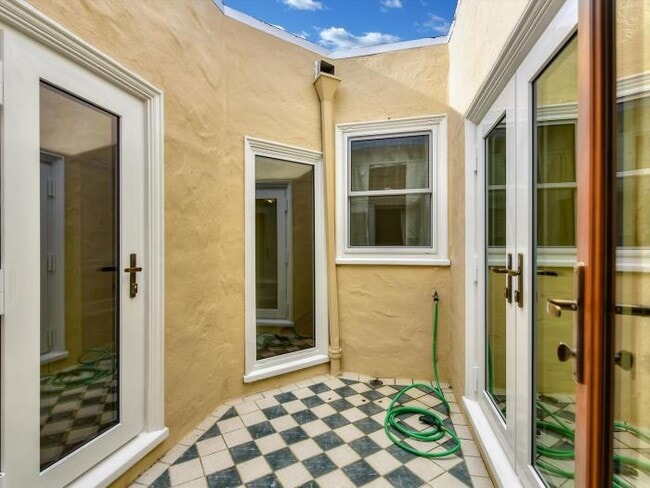 Building Photo - 3 bedroom in San Francisco CA 94118