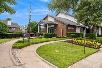 Building Photo - The Pinnacle Apartments