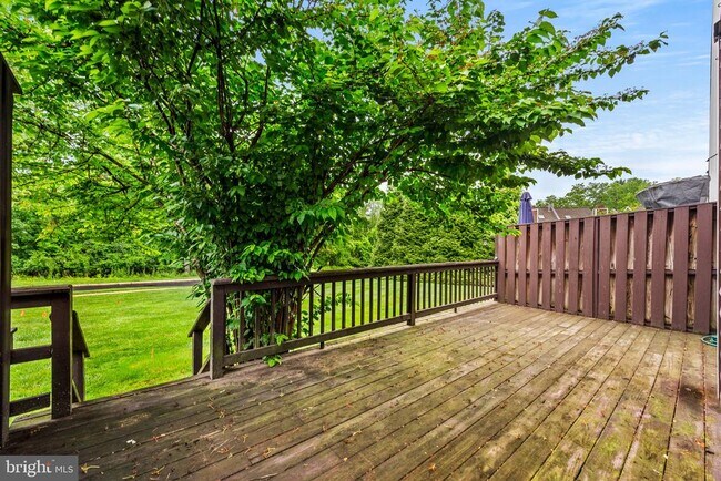 Building Photo - 267 Fox Run