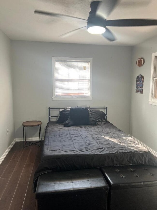 Building Photo - 2907 Redbud Ave