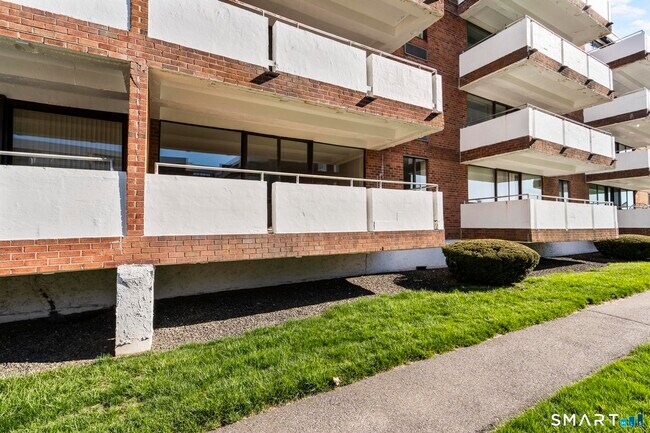 Building Photo - 1460 Elm St