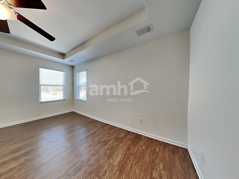 Building Photo - 212 Dogwood Cir