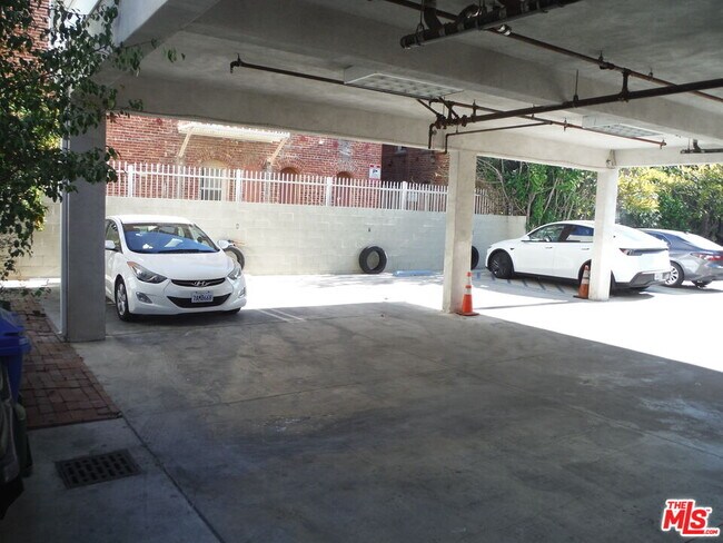 Building Photo - 1821 W 12th Pl