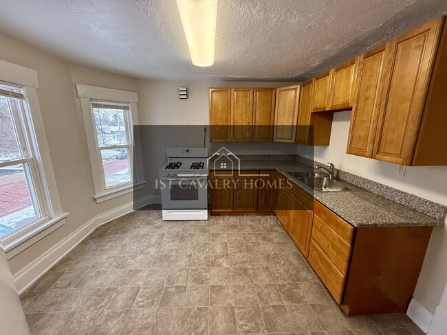 Building Photo - 39 N Balch St