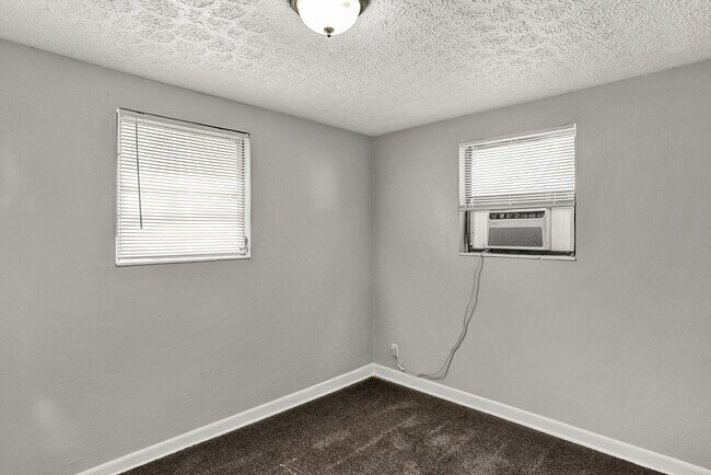 Building Photo - 5634 Astor Pl