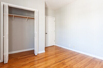 Building Photo - 722 W Addison St