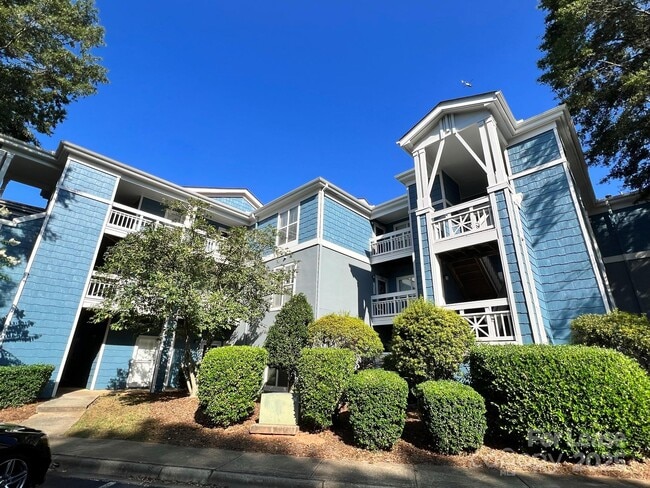 Building Photo - 1140 Torrence Cir