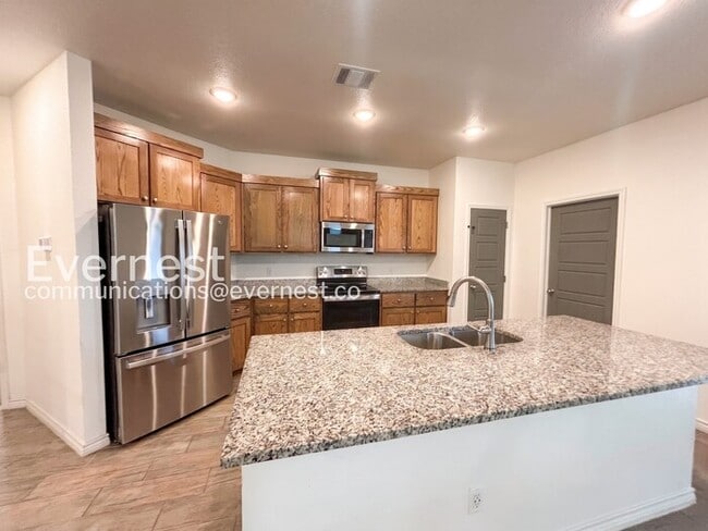 Building Photo - 853 Freedom Cir