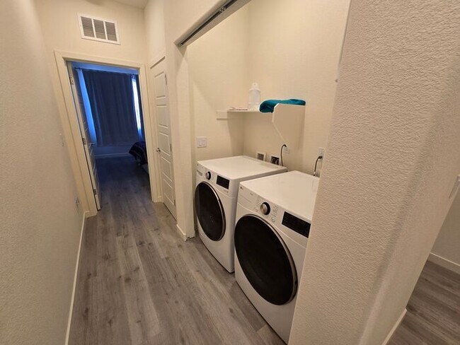 Building Photo - New Modern Fully Furnished Three-Story Townhome Near the Truckee River