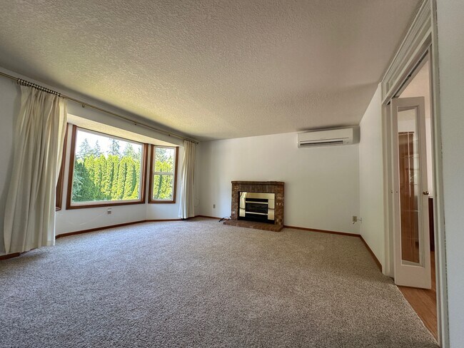 Building Photo - 7460 SW Elmwood St