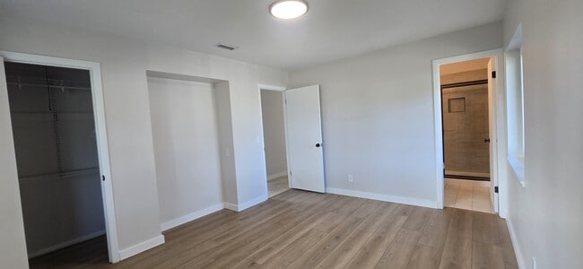 Building Photo - 802 W 17th St