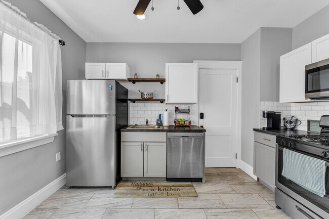 Building Photo - 10617 Bernard Ave