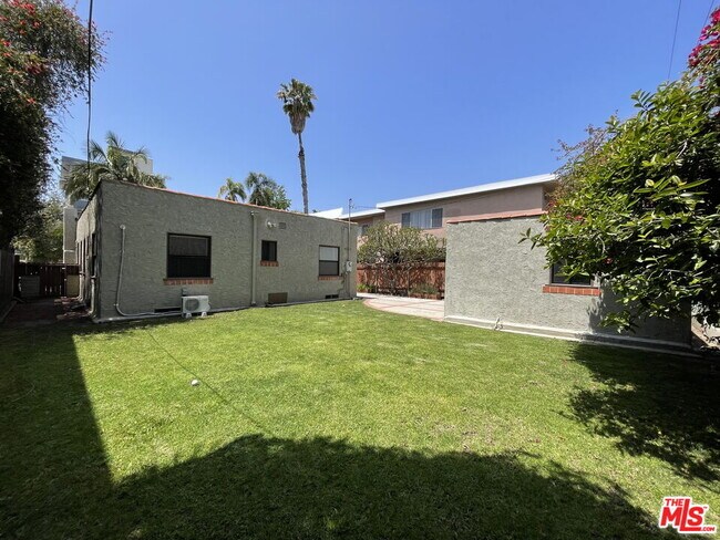 Building Photo - 3642 Empire Dr