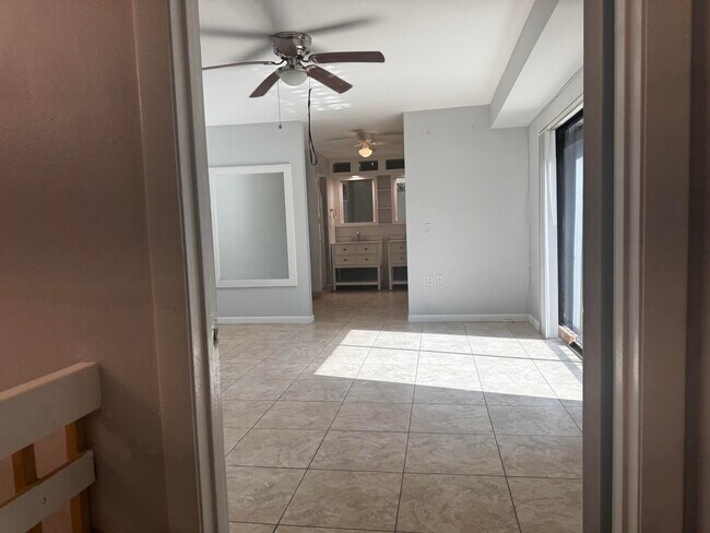 Building Photo - 417 4th Ln