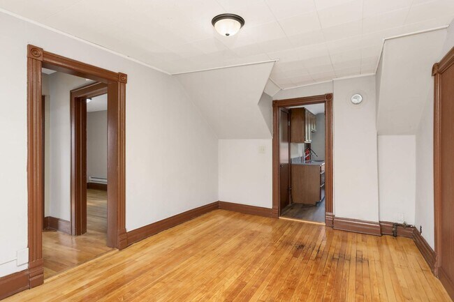 Building Photo - 375 Erie St