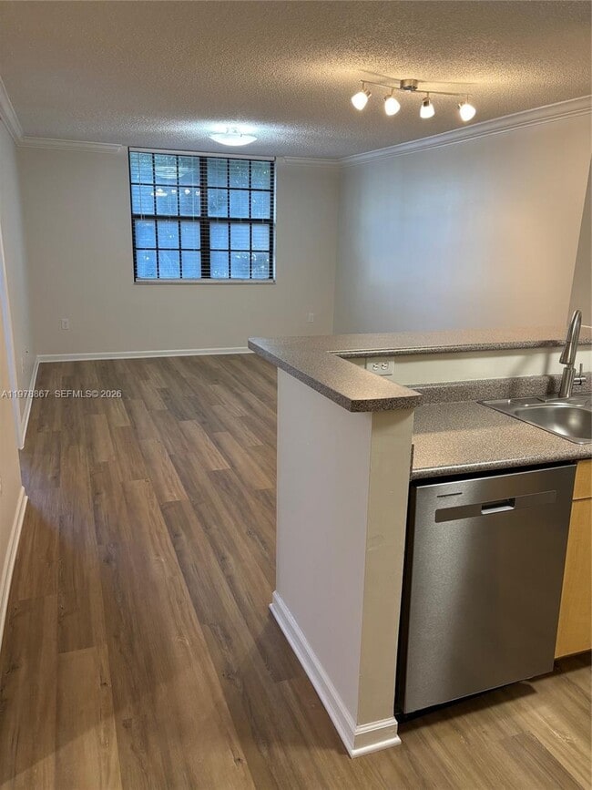 Building Photo - 1919 Van Buren St