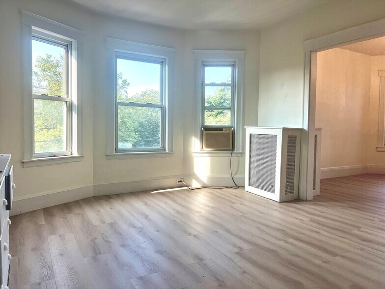 Building Photo - 5 Magnus Ave