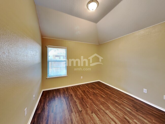 Building Photo - 9613 Glenshee Dr