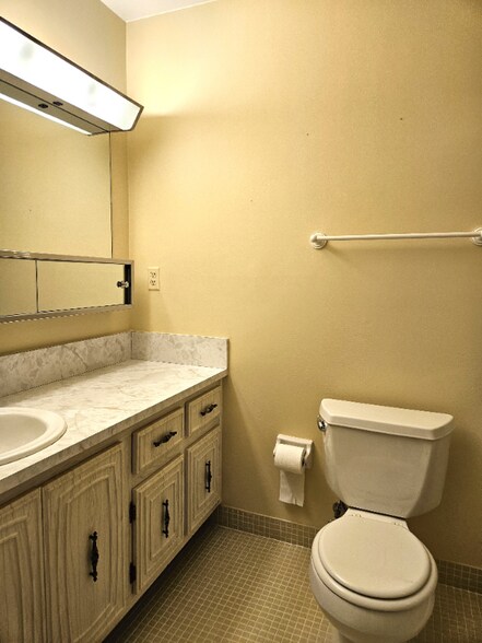 Building Photo - 277 W High Point Ct