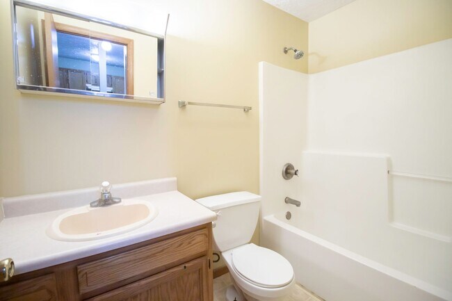 Building Photo - 2854/2856 Plaza Ct