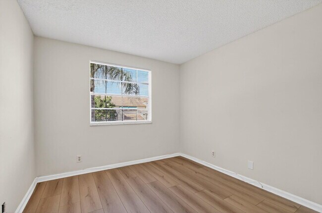 Building Photo - 6695 Via Regina