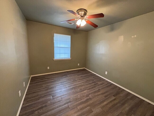 Building Photo - Welcome to this charming 3-bedroom, 2-bathroom home located in the heart of Pottsville, AR.