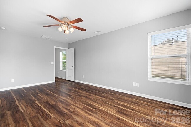 Building Photo - 2059 Blue Iris Dr