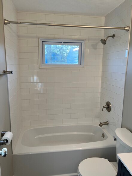 Bathroom - 4571 Moraine Ave