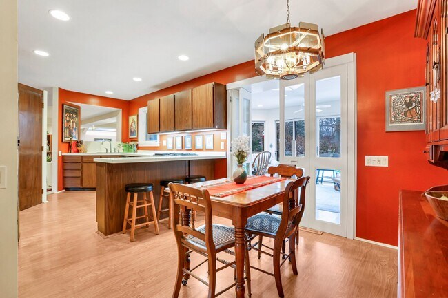The kitchen. - 162 Denison Dr
