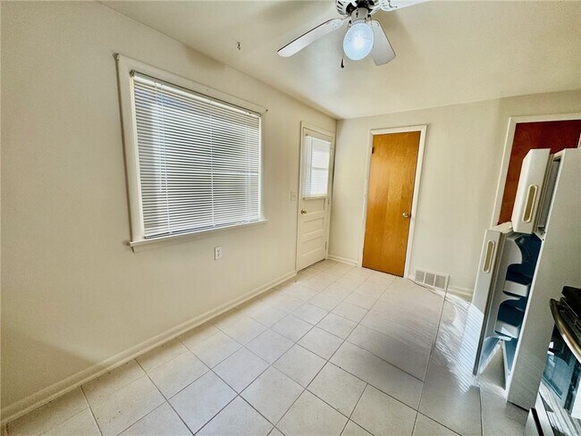 Building Photo - 16 Summit St