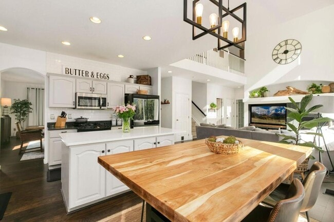 Building Photo - 329 Wyss St