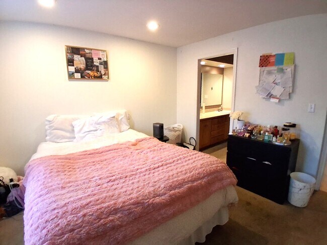 Building Photo - 1559 N 550 W