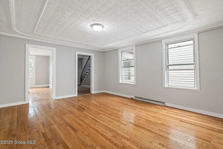 Building Photo - 2127 2nd Ave