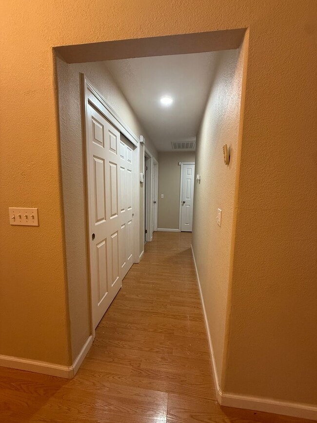 Building Photo - 3 Bed| 2 Bath | 1407SF | 2 Car Garage | Single Story | Tenant pays $175 monthly for WS&G