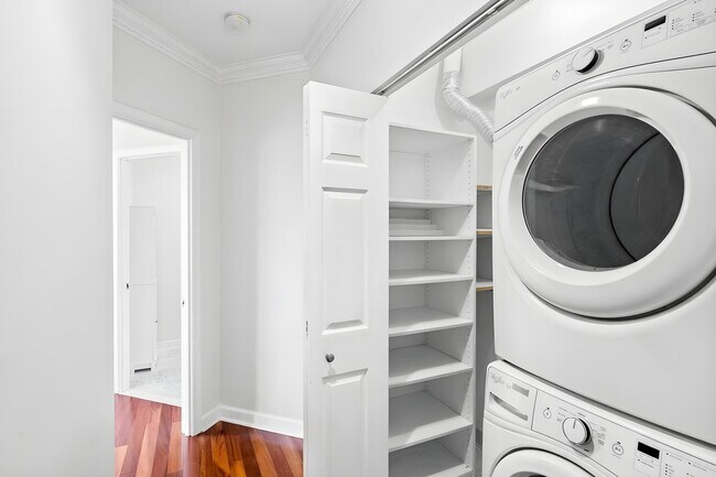 Building Photo - 100 Harborview Dr