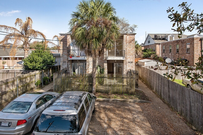 Primary Photo - 309-11 Lilac