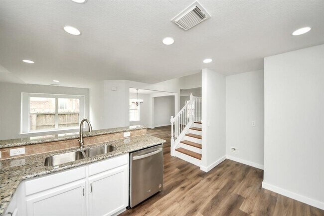 Building Photo - 2703 Edgewick Elm St