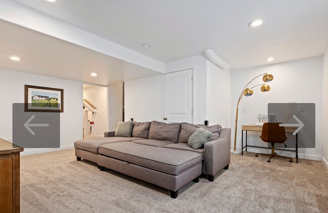 Building Photo - 437 S Burr Oak Ln
