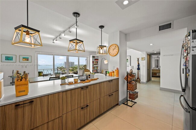 Building Photo - 11111 Biscayne Blvd