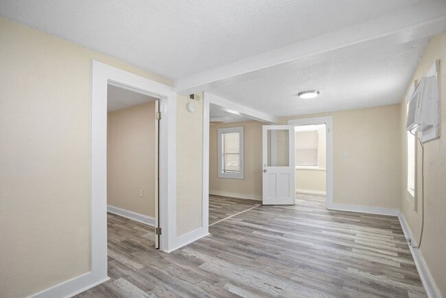 Building Photo - Won't Last! Apply NOW!  App fee REDUCED $25 ASAP $1995 3br/1bath CUTE House w/ HUGE YARD