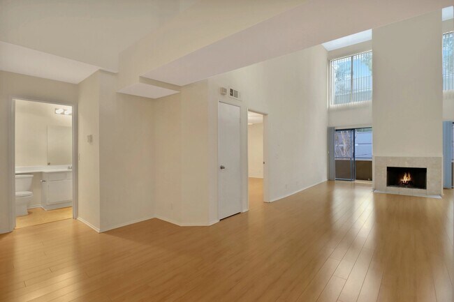 Interior Photo - 1619 Bentley Avenue,