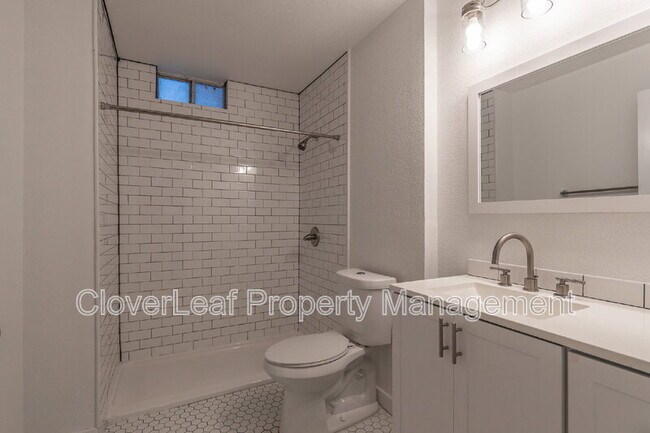 Building Photo - 105 Dewitt St