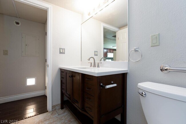 Building Photo - 5081 River Glen Dr