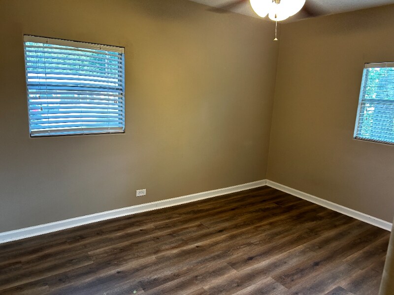 Building Photo - 105 Cardinal St