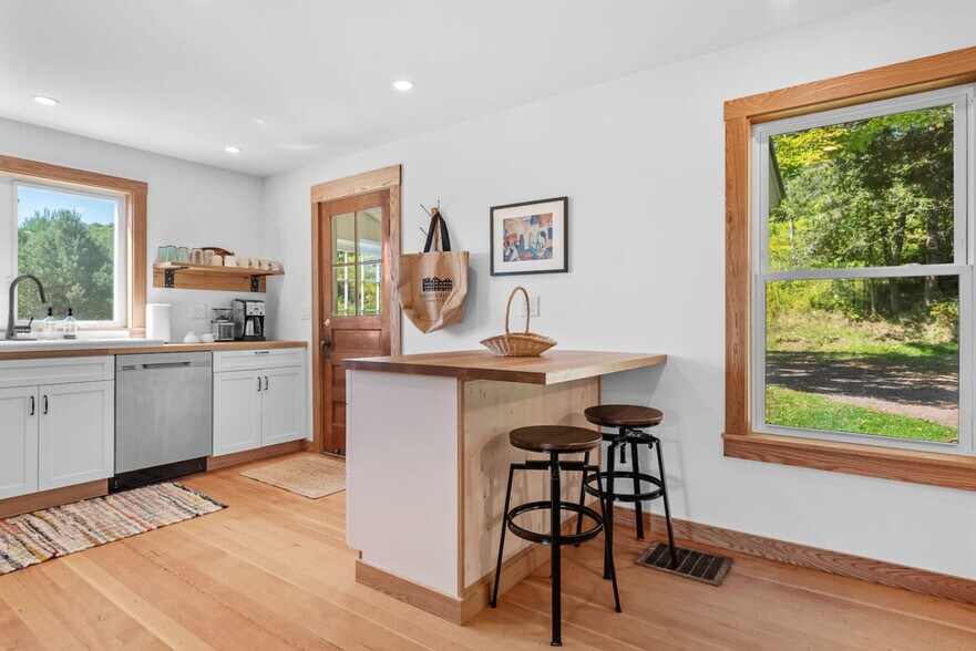 Building Photo - 2697 Chambers Hollow Rd