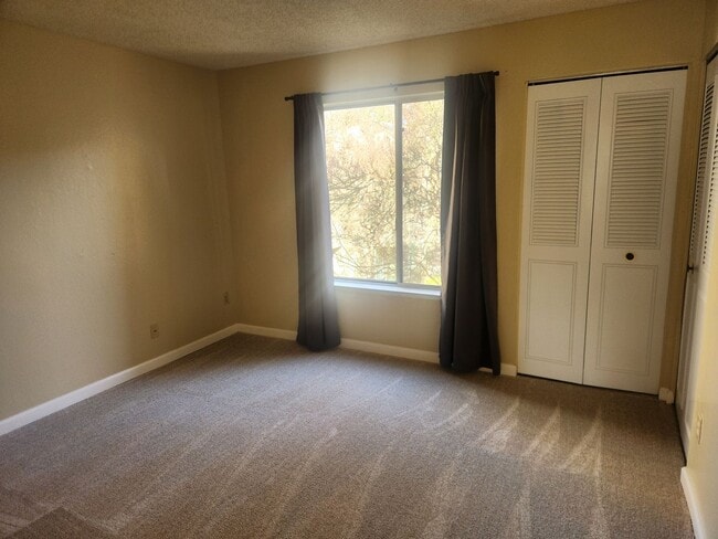 Building Photo - Nice and Bright lots of light charming two story townhouse in beautiful Bennett Valley