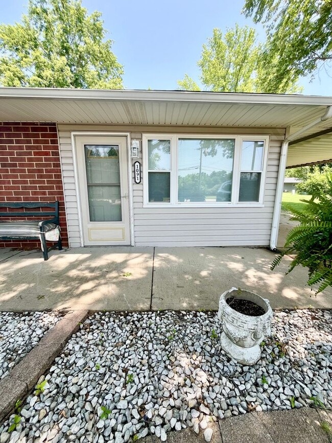 Building Photo - 1 Bed | 1 Bath | Duplex