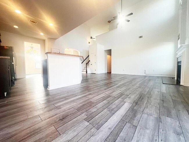 Building Photo - 301 Riverdale Rd